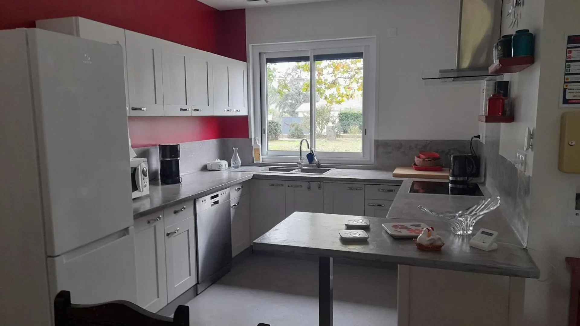 La Maison Du Bonheur, Borne De Recharge Ve Saint-Bernard  0*, Saint-Bernard (Ain)