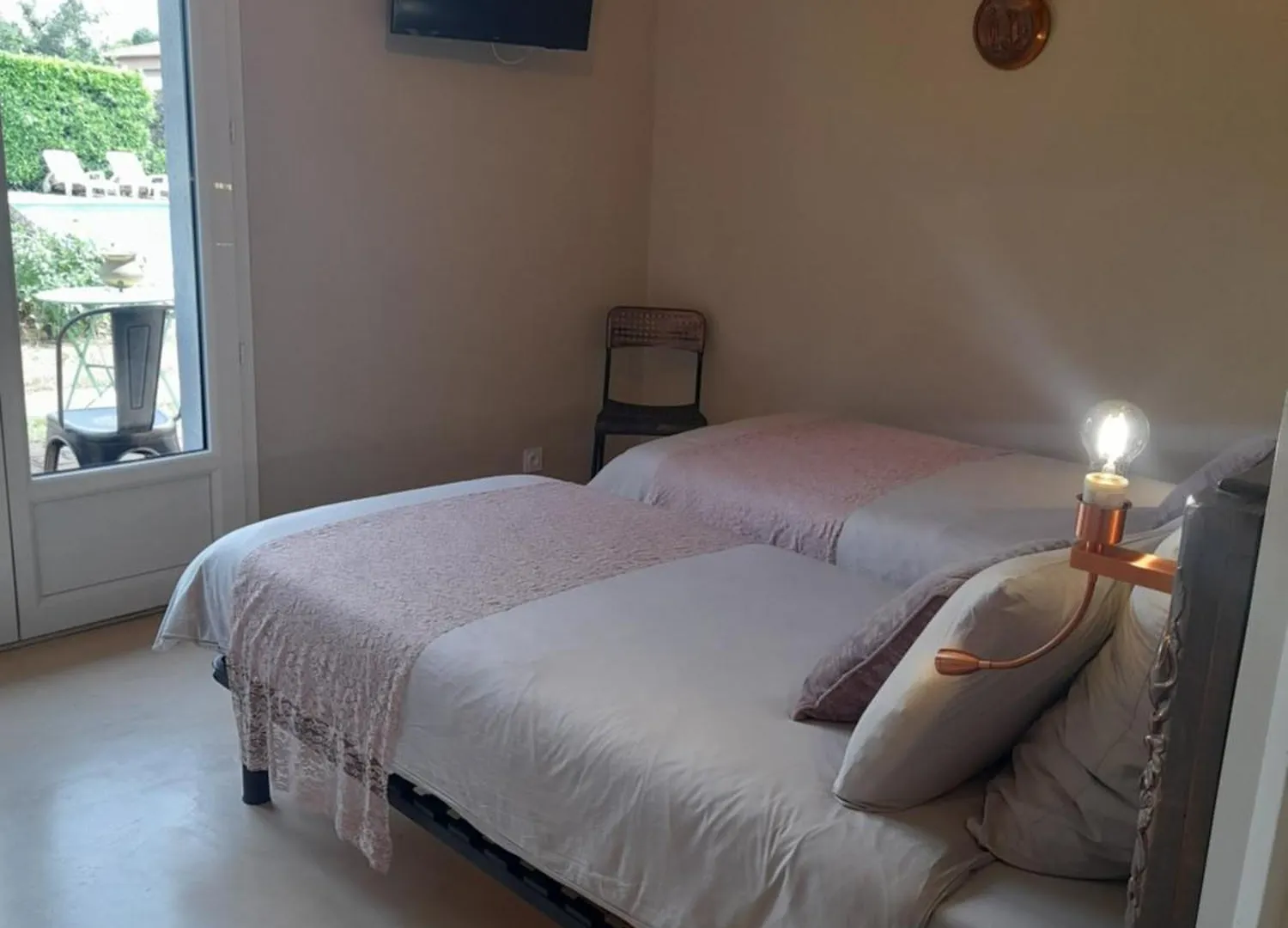 Bed & Breakfast La Maison Du Bonheur, Borne De Recharge Ve Saint-Bernard  France