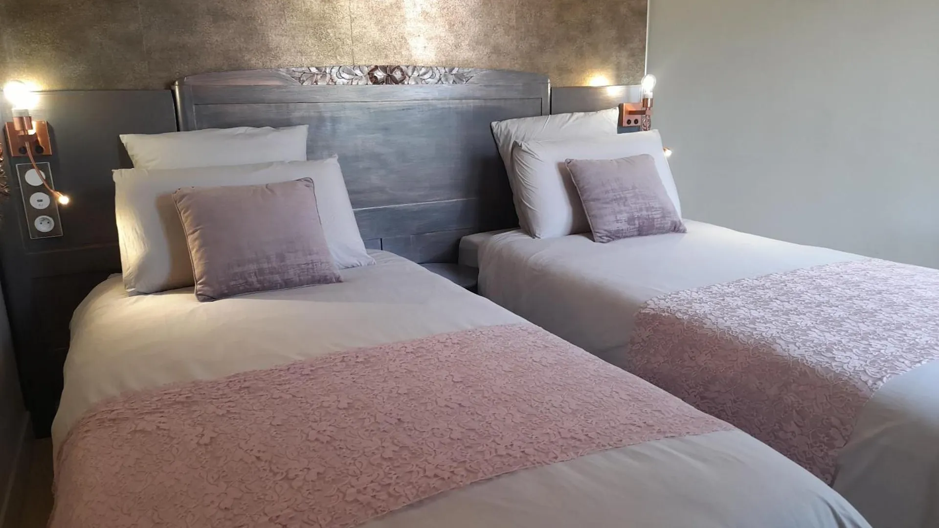 La Maison Du Bonheur, Borne De Recharge Ve Saint-Bernard  Bed & Breakfast Saint-Bernard (Ain)